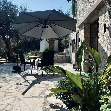 Moxy Paxos Apartments Гайос Экстерьер фото